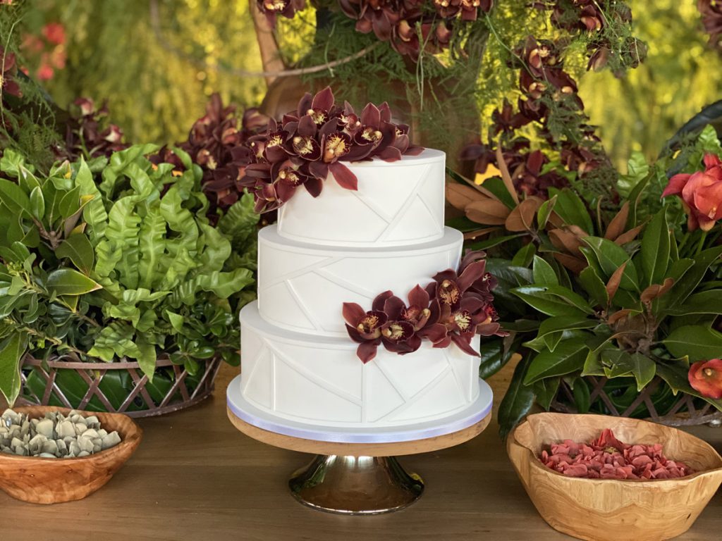 Bolo Casamento – bolo tira com flores naturais