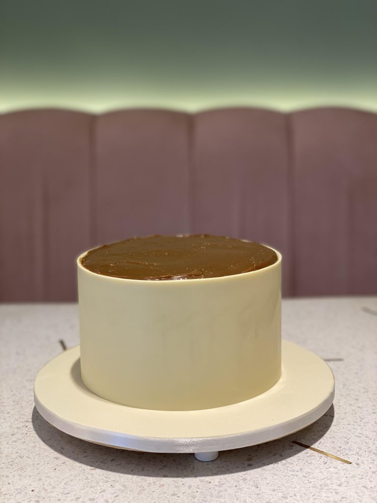 bolo de baunilha com doce de leite